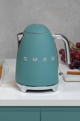 Smeg KLF03EGMEU 2400 Watt 1.7 Litre Zümrüt Yeşili Çelik Kettle