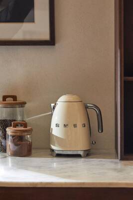 Smeg KLF03CREU Retro Krem 2400 Watt 1.7 Litre Çelik Kettle